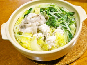 鍋だしは買う必要なし！鶏ガラスープ塩鍋