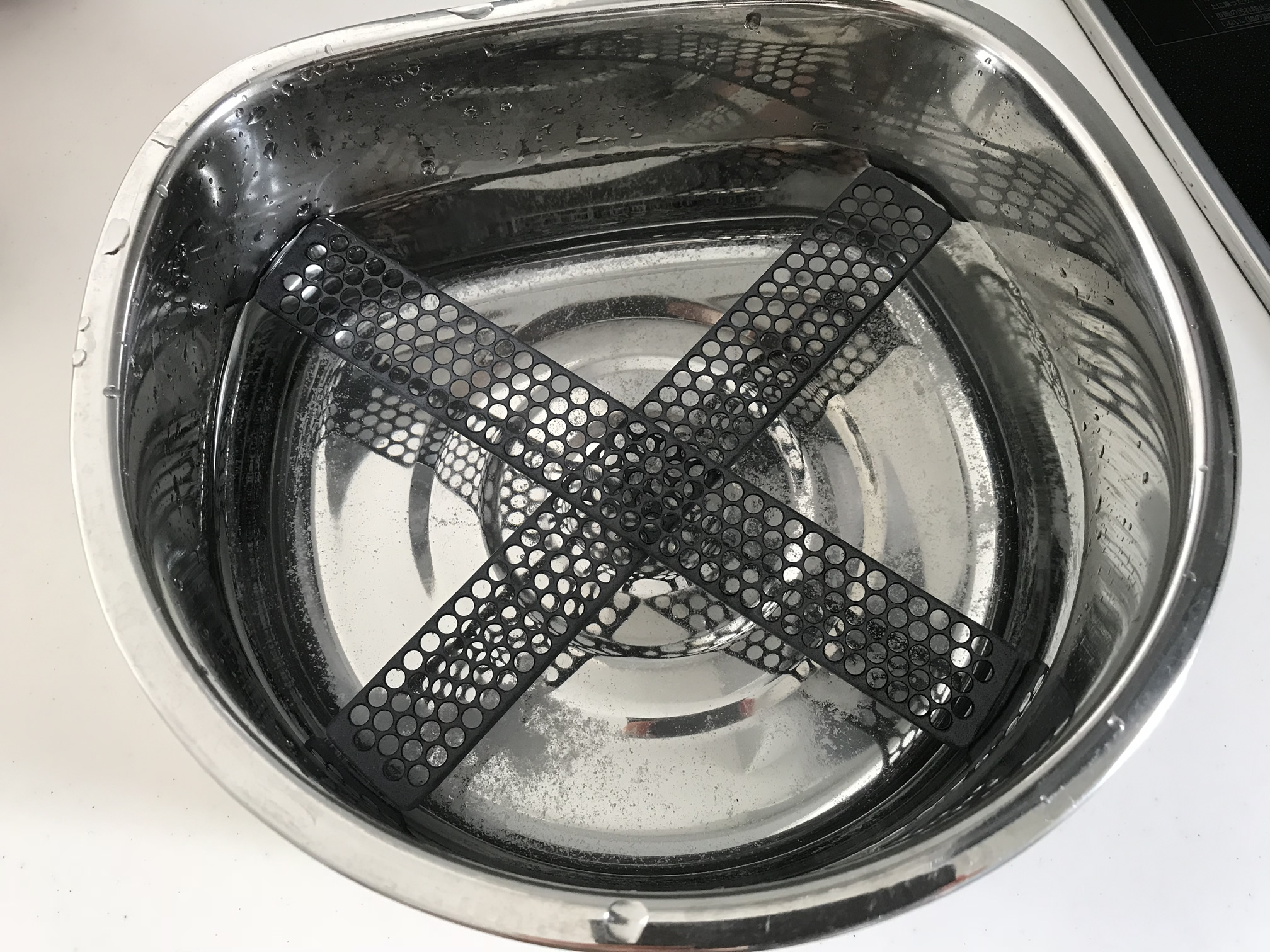 排気口のパネルを外す