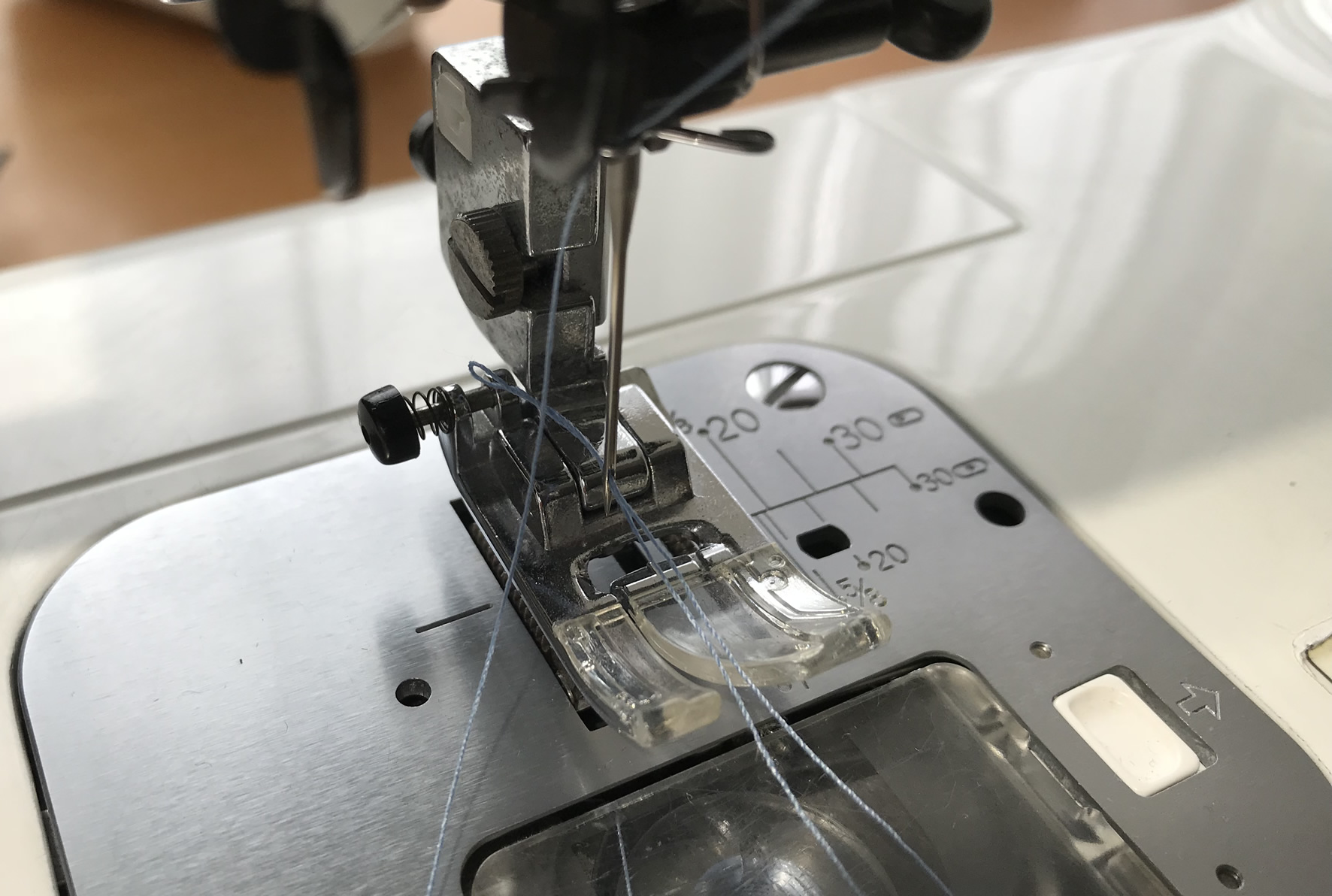 ミシン用糸通し
