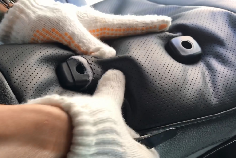 ヘッドレストの穴