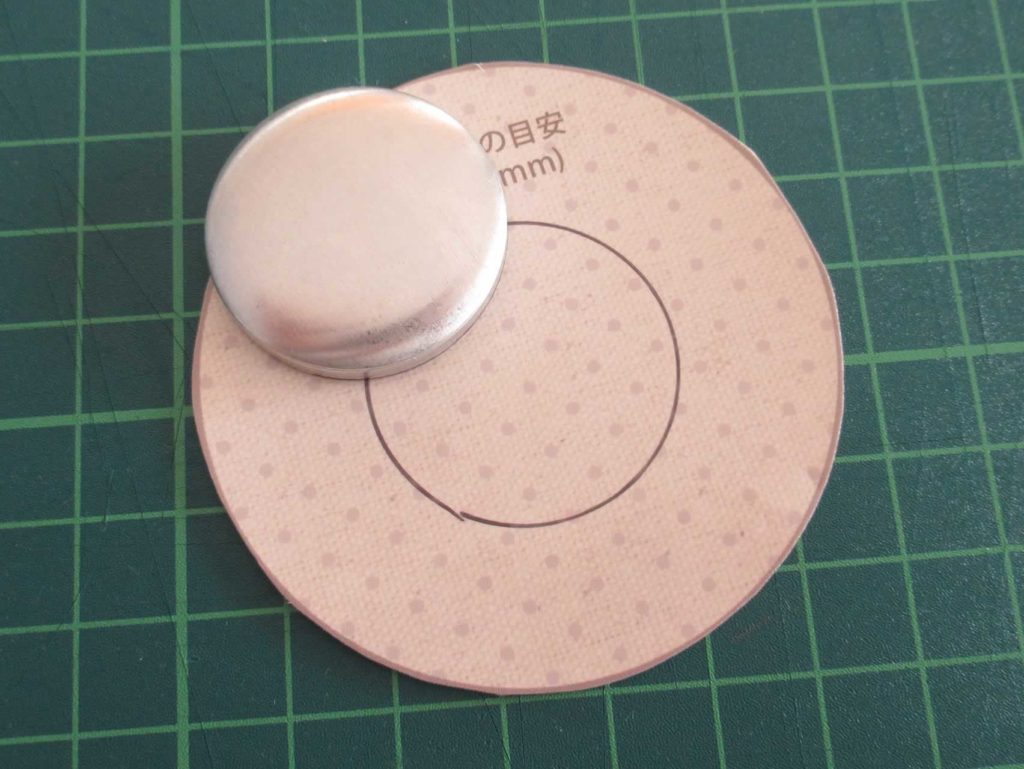 コロンとかわいい！くるみボタンのヘアゴムの作り方―100均材料で簡単 
